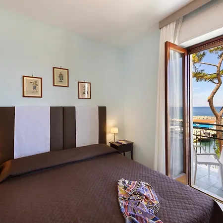 בית נופש Sea Breeze מסה לוברנסה